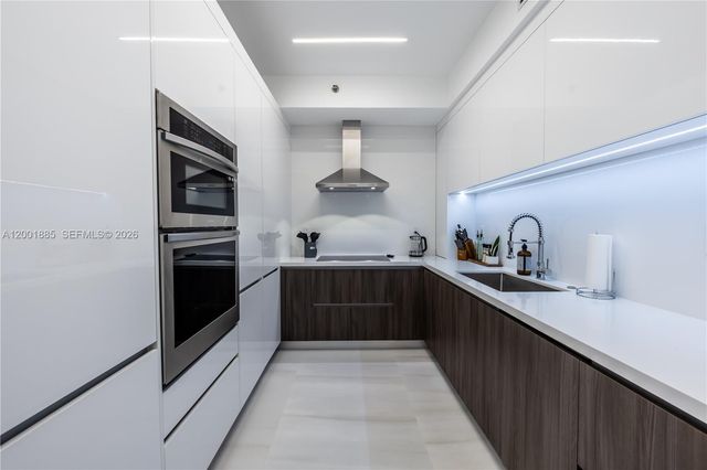 3600 Mystic Pointe Dr 114, Aventura, FL 33180