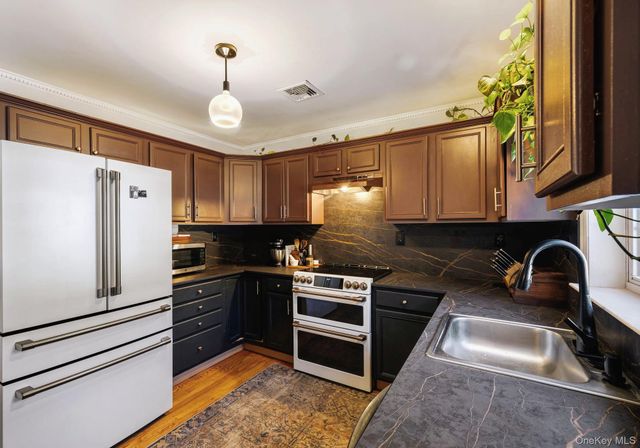 557 Oregon Trail, Walker Valley, NY 12566