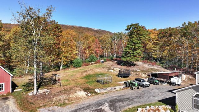 557 Oregon Trail, Walker Valley, NY 12566