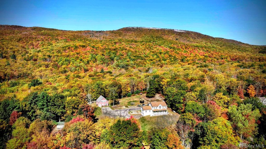 557 Oregon Trail, Walker Valley, NY 12566