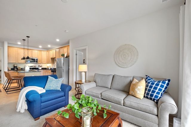 4 Francis Dr 311, Andover, MA 01810