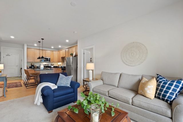 4 Francis Dr 311, Andover, MA 01810