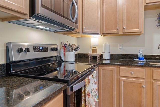 4 Francis Dr 311, Andover, MA 01810