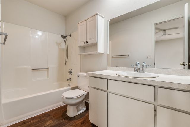 4728 Meadow Ridge Drive, Dallas, TX 75236