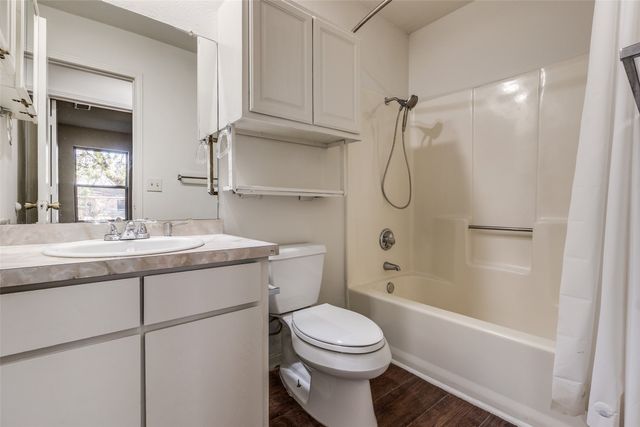 4728 Meadow Ridge Drive, Dallas, TX 75236