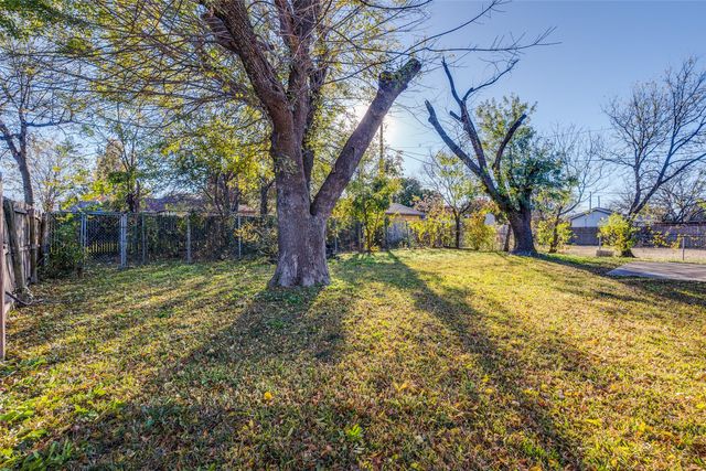 4728 Meadow Ridge Drive, Dallas, TX 75236