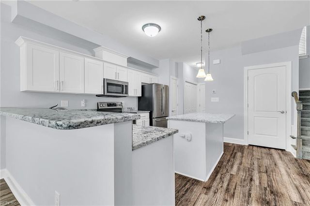 9 Franklin LN, Poquoson, VA 23662
