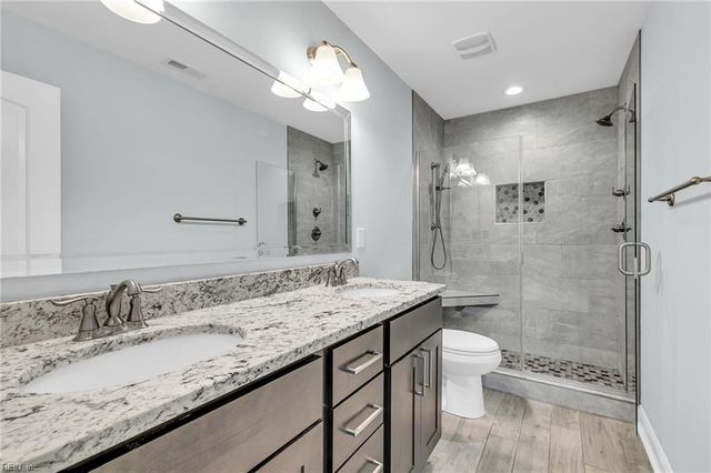 9 Franklin LN, Poquoson, VA 23662