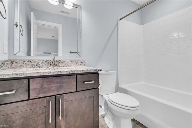 9 Franklin LN, Poquoson, VA 23662