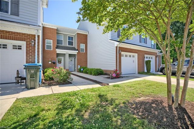 9 Franklin LN, Poquoson, VA 23662