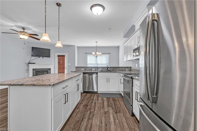 9 Franklin LN, Poquoson, VA 23662