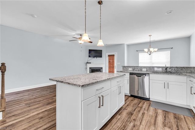9 Franklin LN, Poquoson, VA 23662