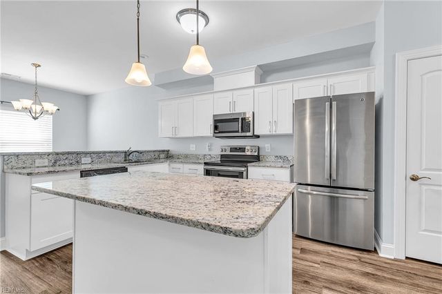 9 Franklin LN, Poquoson, VA 23662