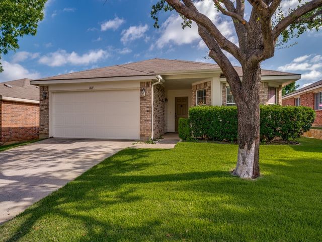 8821 CHISHOLM Trail, Cross Roads, TX 76227
