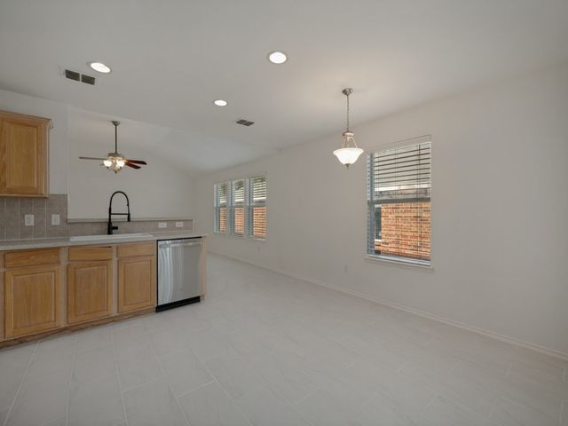 8821 CHISHOLM Trail, Cross Roads, TX 76227