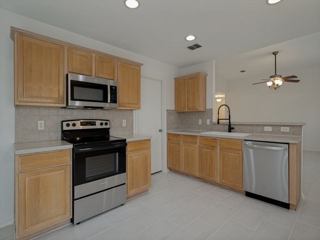 8821 CHISHOLM Trail, Cross Roads, TX 76227