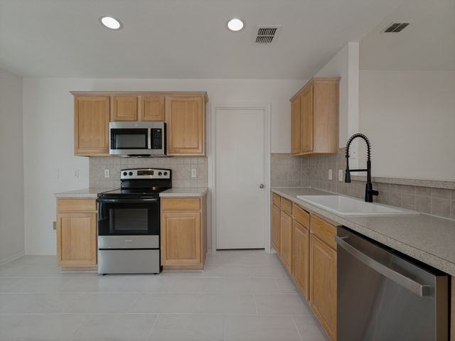 8821 CHISHOLM Trail, Cross Roads, TX 76227