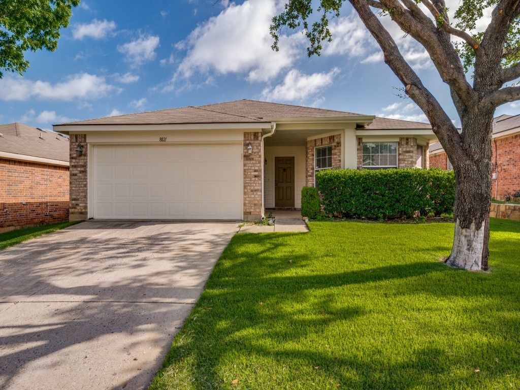 8821 CHISHOLM Trail, Cross Roads, TX 76227