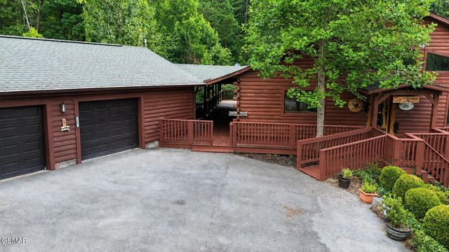 1665 Scenic Woods Way, Sevierville, TN 37876