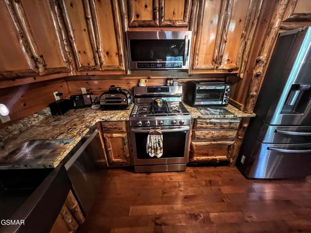1665 Scenic Woods Way, Sevierville, TN 37876