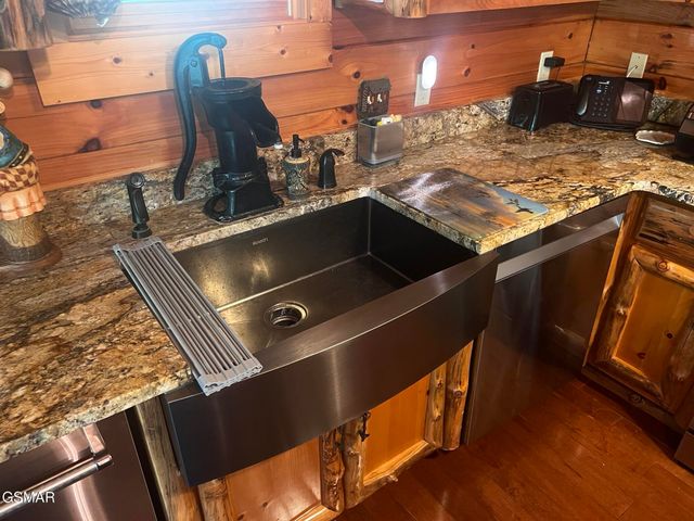 1665 Scenic Woods Way, Sevierville, TN 37876
