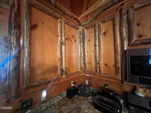 1665 Scenic Woods Way, Sevierville, TN 37876