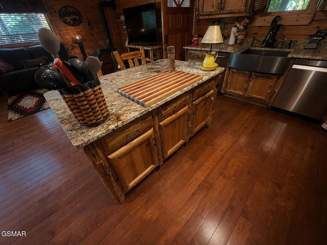 1665 Scenic Woods Way, Sevierville, TN 37876
