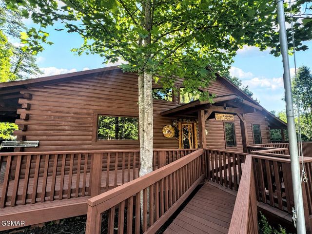 1665 Scenic Woods Way, Sevierville, TN 37876