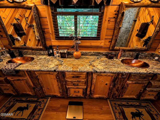 1665 Scenic Woods Way, Sevierville, TN 37876