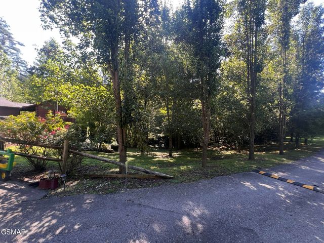 1665 Scenic Woods Way, Sevierville, TN 37876