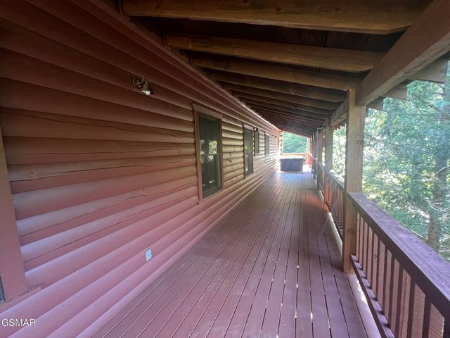 1665 Scenic Woods Way, Sevierville, TN 37876