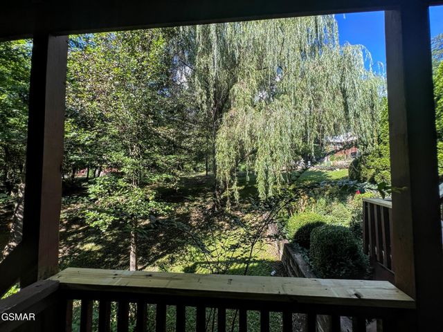 1665 Scenic Woods Way, Sevierville, TN 37876
