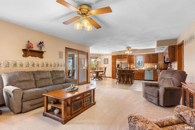 520 AUGUSTA Drive, Chatham, IL 62629