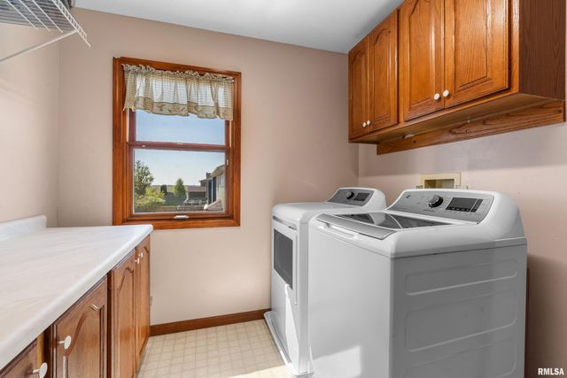 520 AUGUSTA Drive, Chatham, IL 62629