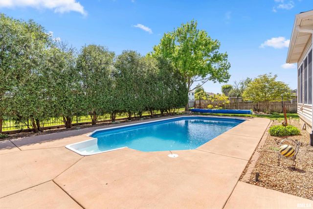 520 AUGUSTA Drive, Chatham, IL 62629
