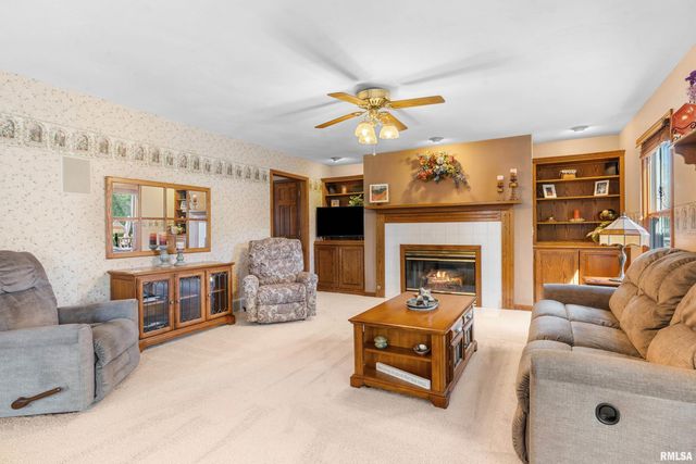 520 AUGUSTA Drive, Chatham, IL 62629