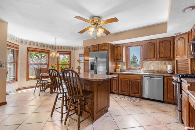 520 AUGUSTA Drive, Chatham, IL 62629