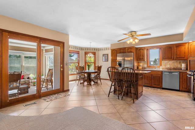 520 AUGUSTA Drive, Chatham, IL 62629