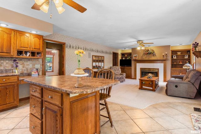 520 AUGUSTA Drive, Chatham, IL 62629