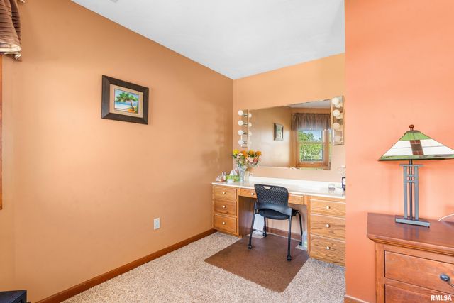 520 AUGUSTA Drive, Chatham, IL 62629