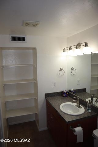 2525 N Alvernon Way Unit F2, Tucson, AZ 85712