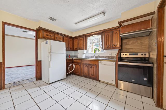 9318 Benning Drive, Houston, TX 77031