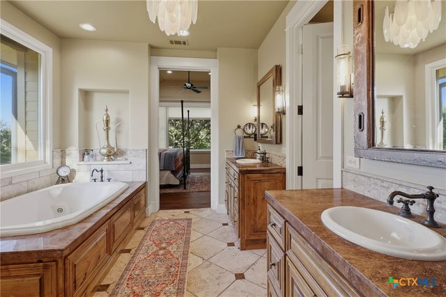 100 Morgan Cove, Burnet, TX 78611