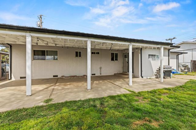1984 15th St, Olivehurst, CA 95961