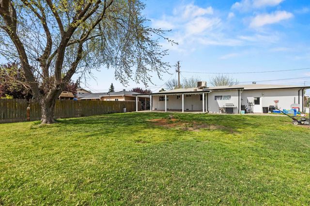 1984 15th St, Olivehurst, CA 95961
