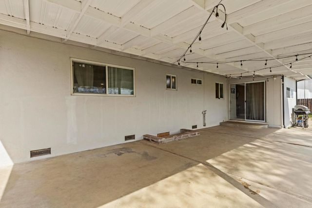 1984 15th St, Olivehurst, CA 95961