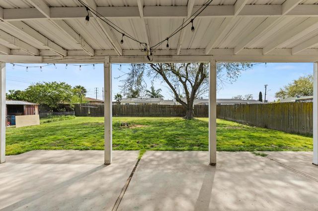 1984 15th St, Olivehurst, CA 95961