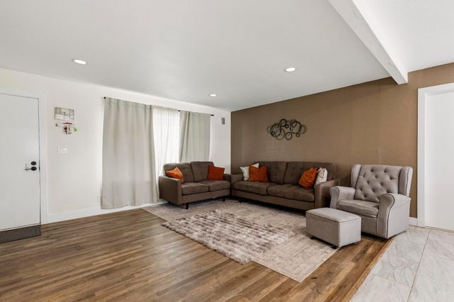 1984 15th St, Olivehurst, CA 95961