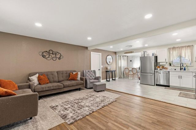 1984 15th St, Olivehurst, CA 95961