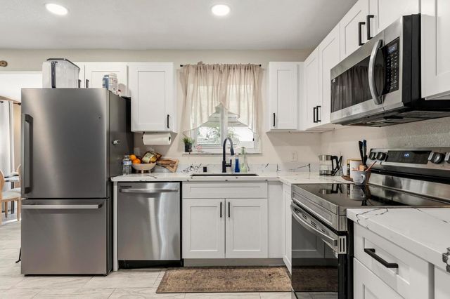 1984 15th St, Olivehurst, CA 95961